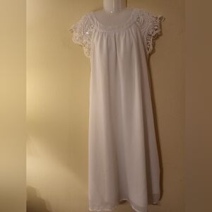White Lace Sleeve Flowy Dress sz M